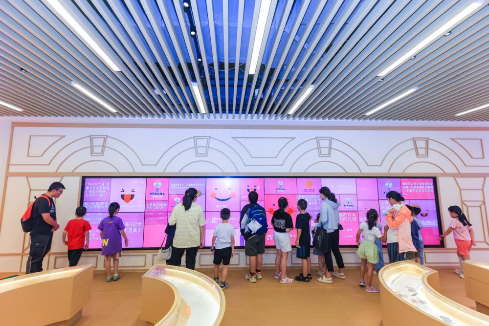 上海少年儿童图书馆“一馆二址”与小读者双向奔赴,一年迎来32万人次馆长|教授|上海少年儿童图书馆