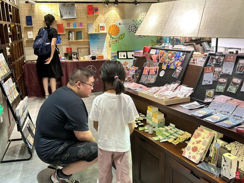 What else is left behind?, Apart from reluctance, the bookstore closest to the Bund has been open for 5 years and needs to say goodbye