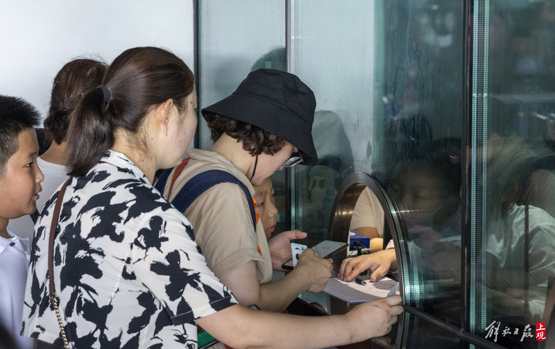 Besides grabbing tickets, you can also listen to the museum's suggestions. The most popular venue for summer check-in is the Shanghai Planetarium