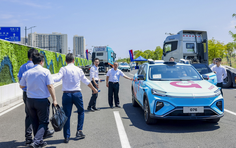 What should autonomous vehicles do if they are attacked by hackers? Shanghai, a testing and demonstration area, conducts a five-day attack and defense drill near the port, along with vehicles and vehicles