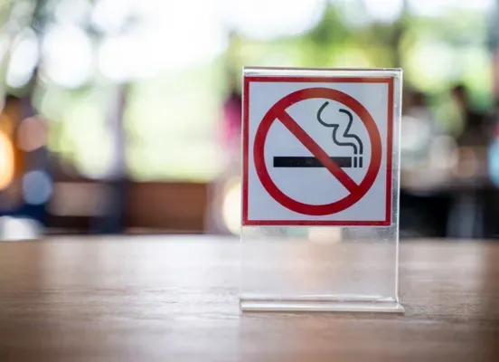 Latest report from the Institute of Health Communication at Fudan University: 90% of the public expects the National Health Care Regulations to stipulate a complete ban on smoking indoors