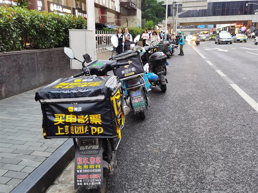 It has been over a year since the implementation of electronic license plates that specialize in driving against traffic and running lights: Why are electric delivery trucks still rampaging on the streets of Shanghai? Delivery | Transportation | Running Lights