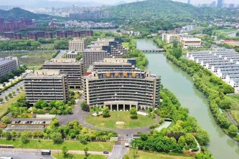 You can stay in the apartment for free! Are you willing?, Accompanying the elderly for no less than 10 hours per month, at the Hangzhou Civil Affairs Bureau | Young | Elderly