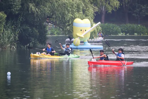 Citizens and tourists can engage in sports such as paddle boarding and kayaking, and the new Jiangwan City International Community Water Sports Center was unveiled