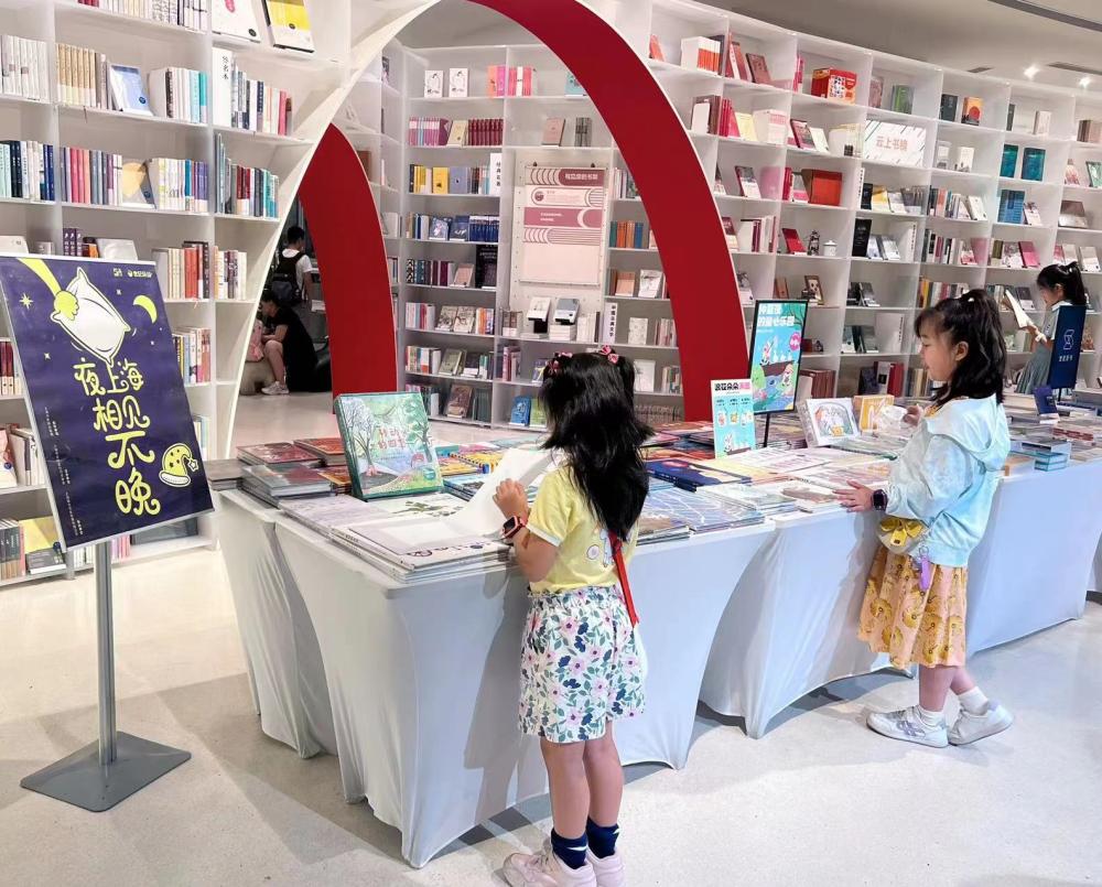 The Power of Reading - The Late Night Bookstore Festival is here! 36 Bookstores in Shanghai Launch "Night Reading" Time Bookstores | Activity | Shanghai