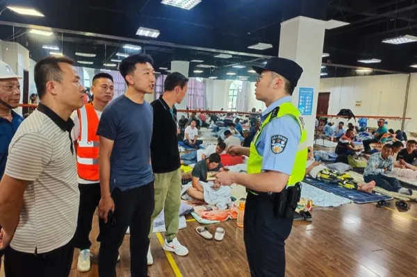 Strengthen patrols in coastal areas, Pudong police ensure safety of resettlement sites, Typhoon "Bebejia" may land in Lingang