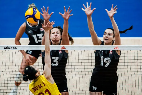 What Cai Bin was most worried about happened. The Chinese women's volleyball team was beaten and collapsed at the first pass. They met the "old ball player" Canadian women's volleyball team.