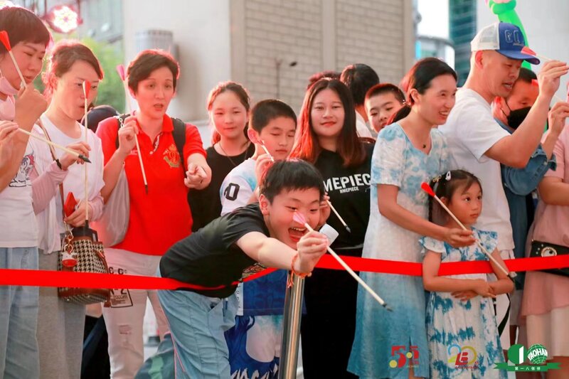 The amount of foreign consumption is even more impressive. Shanghai's food and beverage consumption is twice that of the same period last year. This Dragon Boat Festival holiday | year-on-year | the same period last year