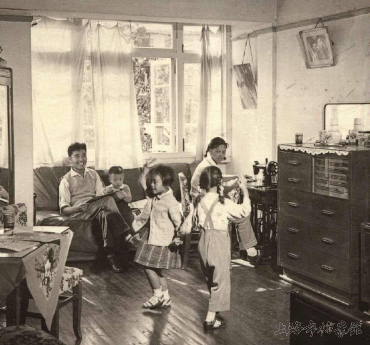 姐姐妹妹这样站起来｜回眸上海调研,从八成没工作到撑起“半边天”上海|妇女|半边天