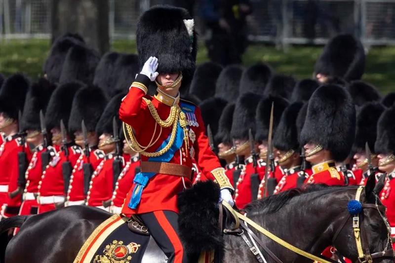 多名士兵因高温晕倒,英国皇家阅兵仪式彩排皇家卫队|阅兵式|英国皇家