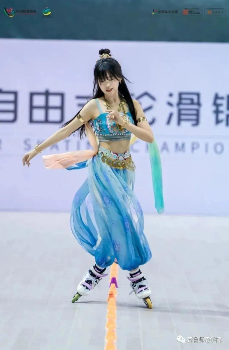 Dancing with ribbons, like flying in the sky... 19-year-old girl wins the roller skating championship! Netizen: Too Immortal Competition | Championships | Culture | Venue | Feitian | National Wind | Qin Yuqing | Roller Skating