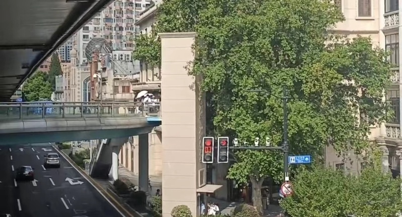 Can adding a countdown improve? Visiting the streets of Shanghai: Right turn signal lights make many drivers "take medicine" at intersections | Signal lights | Shanghai