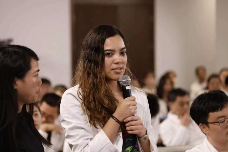 Communication: "China opens the door to opportunities for me" - A Chinese Love Journalist for a Honduras Youth | China | Honduras