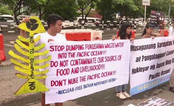 Filipino fishermen protesting against Japan's nuclear contaminated water discharge into the sea: could trigger an imminent environmental disaster. Japanese government | neighboring country | fishermen