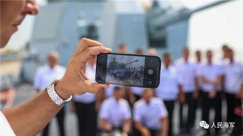 Warm communication! Chinese and Russian officers and soldiers visit each other for warship technology exchange | Professional | Officers and soldiers