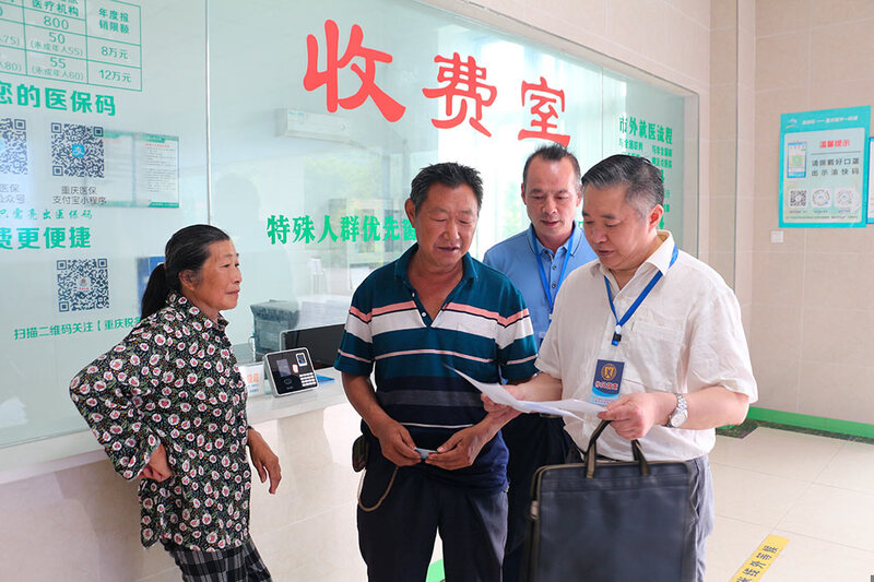 Dozens of medical and health system officials paid 970000 yuan in red envelopes as gifts, and watched the confession video of the fallen health director as gifts | director | medical and health