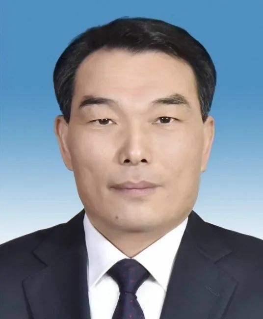 What is the current position of 103 outstanding county party secretaries in China?, Two years after being awarded the title, Zhang Dingfeng | Deputy Mayor | County Party Secretary