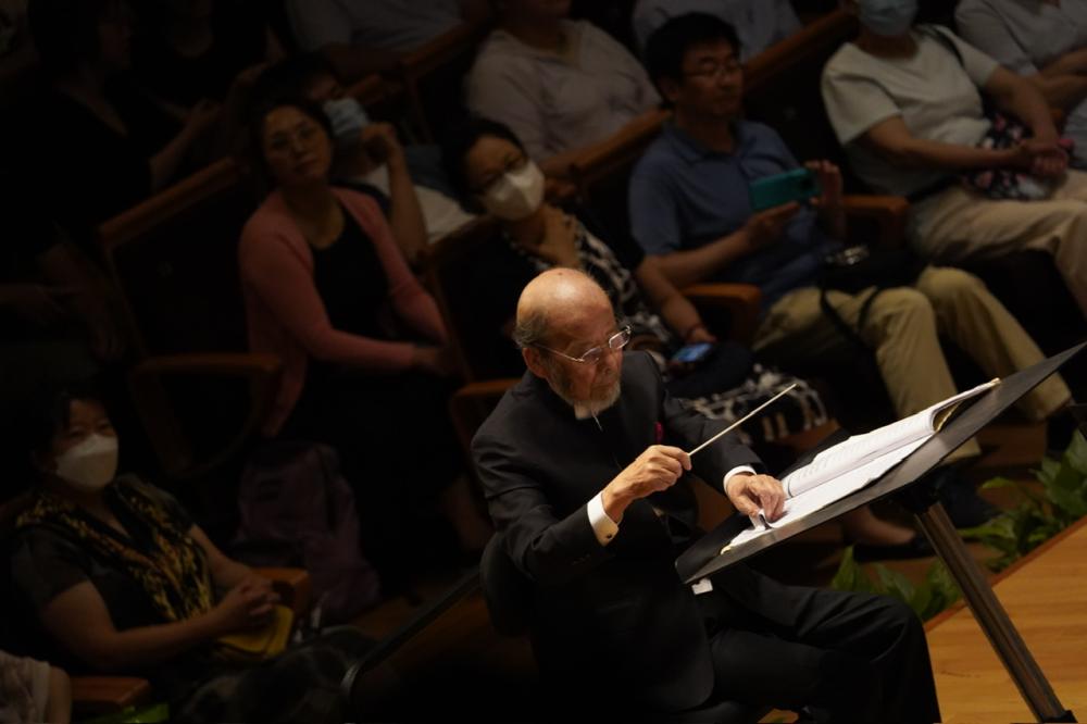 He never misses this concert, and at the age of 98, legendary conductor Cao Peng has performed again! Nearly 20 years of music | opera | conductor