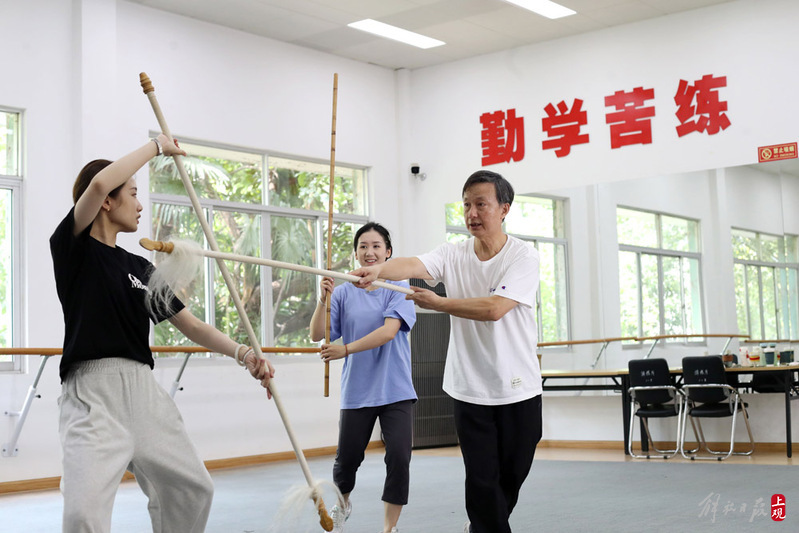 "That's the happiness of opera actors," said the young actor. "Every day there is progress, and during the dog days, the Yue Opera Theater | Shanghai | Actors