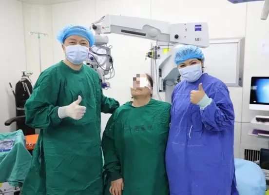 An aunt in Xinjiang has been cured of her eye disease for many years, and the first green channel for the treatment of difficult eye diseases has been opened in Jing'an, Shanghai - Bachu, Xinjiang