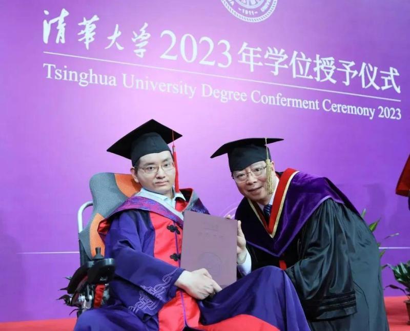 “轮椅上的清华博士”毕业了！他将去这所大学......清华|朱晓鹏|大学