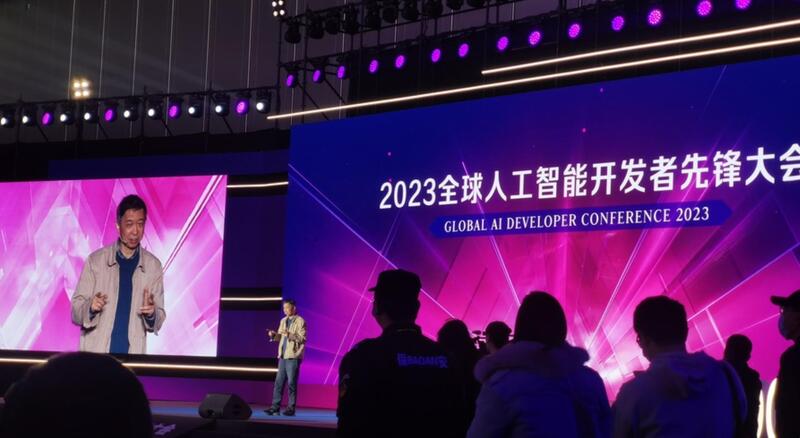 What is the picture of Shanghai hosting the World Artificial Intelligence Conference for six consecutive years? The doubling of chip speed and industrial scale is just superficial... Suiyuan Technology | doubling | scale | Shanghai | chip production | China Chip | six consecutive years | World Artificial Intelligence Conference