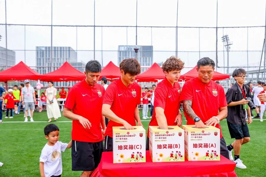 Harbor head coach Muscat emphasized: They represent the future! , the 4-year-old genius guard defends Li Shenglong closely