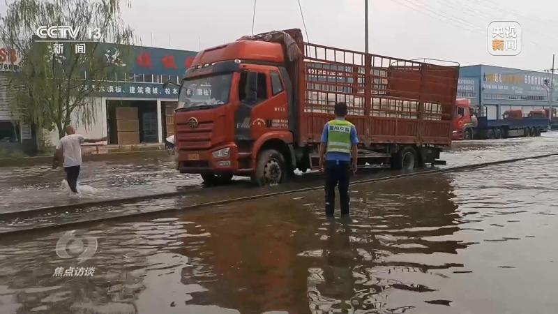 焦点访谈丨风雨同舟汇聚力量王统|辅警|焦点访谈