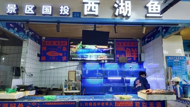 Sell out in 3 hours! Many people from Hangzhou rushed to grab "fresh" food: it all depends on luck, sold for 120 yuan per kilogram. Reporter | West Lake | Hour