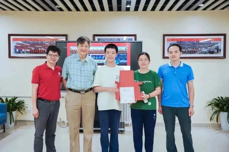 I gave it to him in the third year of junior high school!, Peking University's First Admission Letter Subject | Physics | Admission Letter