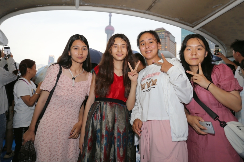 I have experienced too many "firsts" at the public welfare summer camp! Invited Xinjiang students to spend an unforgettable week in Shanghai at Hongqiao Airport | Shanghai | Students