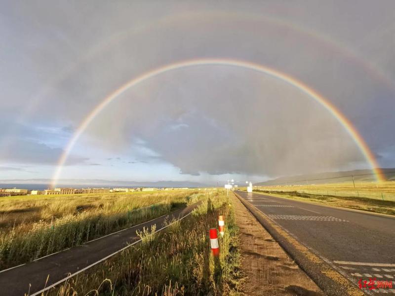 Rectifying the chaos caused by crushing grasslands, Qinghai Lake is surrounded by barbed wire for 360 kilometers around the lake? Scenic Area: Previously, there were fenced tourists | Qinghai Lake | Fence