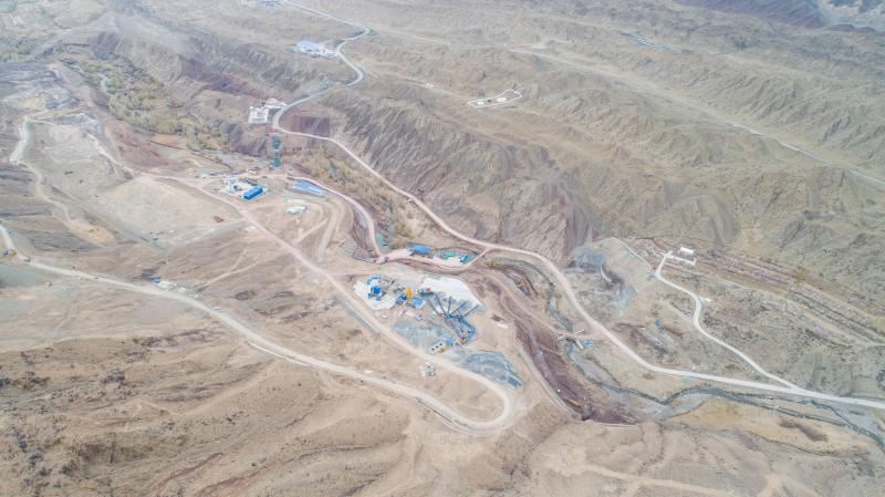 Looking at Xinjiang in Four Seasons: Along Rivers and Lakes | Looking at Xinjiang in the hinterland of the East Tianshan Mountains | Construction of the "Super Power Bank" Busy Power Grid | New Energy | Tianshan Mountains