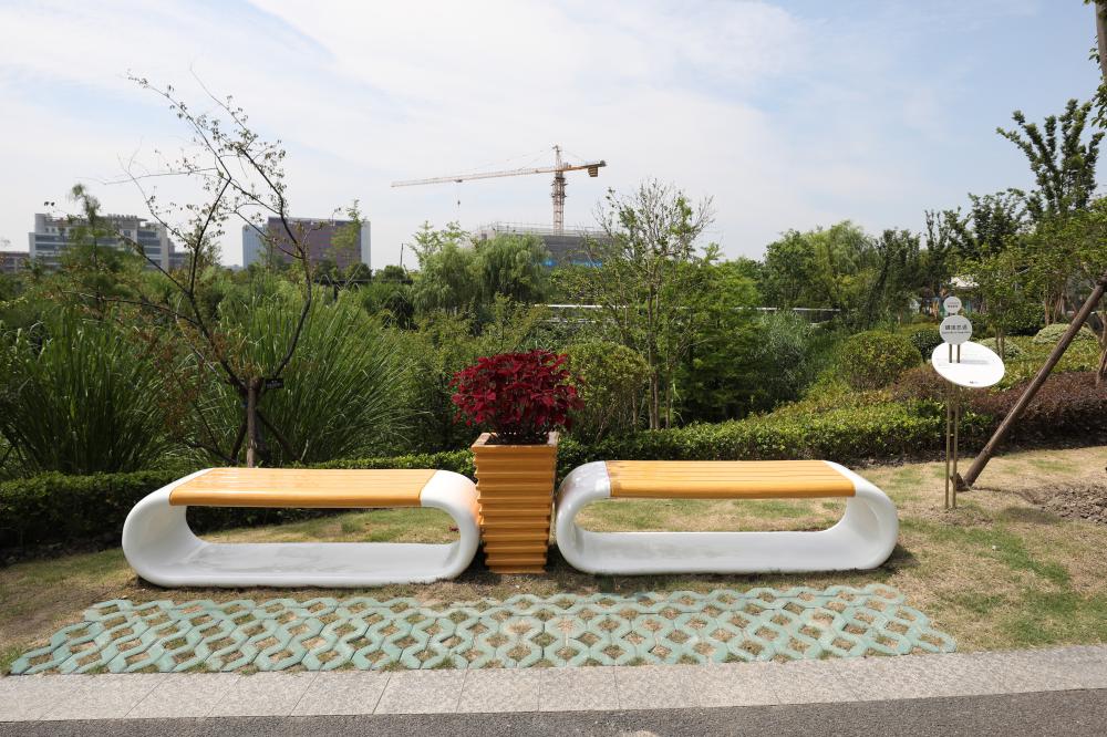 第一批60件城市家具今集体亮相,​全国首个“城市家具”主题公园在沪开园家具|城市|主题公园