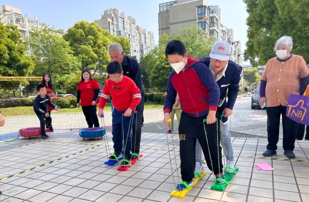 Residents have stepped out of their homes to become "community partners", participating in sports events, food festivals... in the Minhang community | residential area | local area