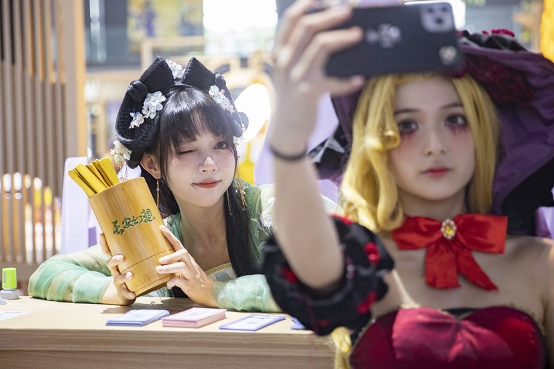 Lu Xun, Mao Lilan, Hatsune Miku and Guan Gong take a group photo? Is it disrespectful for young people to be fond of portraying Chinese historical figures? Character | Guan Gong