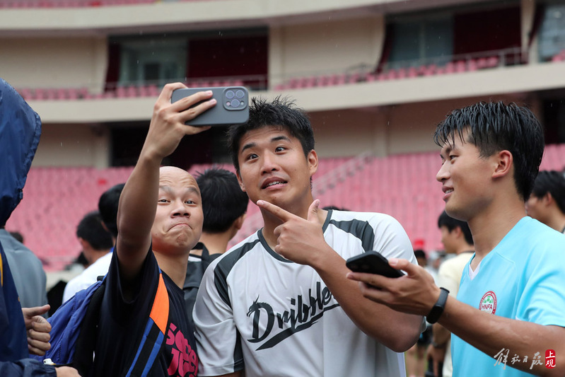 The first Chinese football carnival brought a sports craze, and the Shanghai Fashion Life Festival was launched. Fans | Experts | Football