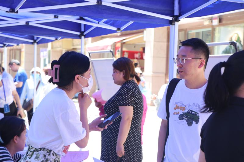 Xi'an, Shaanxi: A job fair at the doorstep opens up in the hearts of the people. Positions | Jurisdictions | Hearts