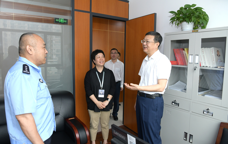 Visiting representatives of frontline party members at the grassroots level, conducting special research on grassroots party building work by Chen Jining, building | work on the eve of July 1st | grassroots