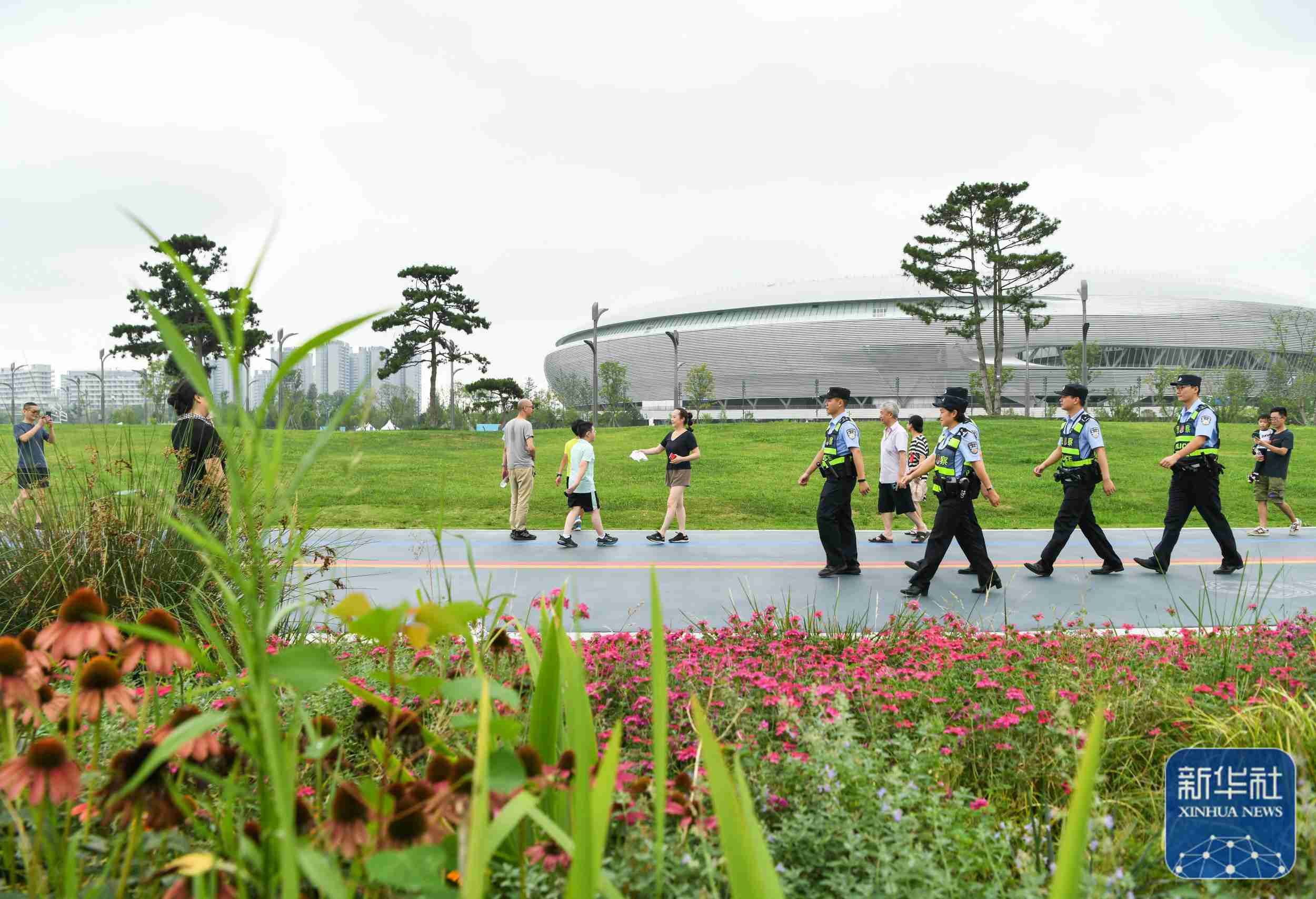 Xinhua All Media+"Iron Lady" guarding the main venue of the Chengdu Universiade | Anhu | Iron Lady