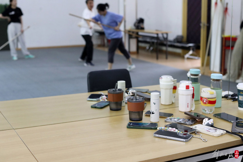 "That's the happiness of opera actors," said the young actor. "Every day there is progress, and during the dog days, the Yue Opera Theater | Shanghai | Actors