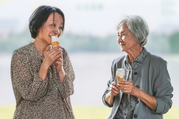 The artistic blooming of actresses starts from middle age, with 63 year old Hui Yinghong and 60 year old Ye Tong performing eye-catching actresses at the film festival | middle-aged and elderly | Ye Tong