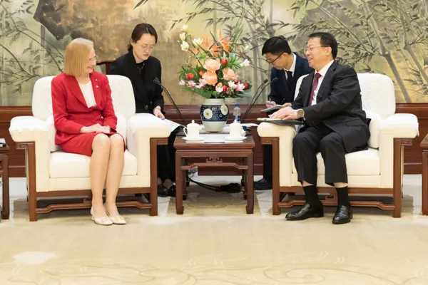 Shanghai Mayor Gong Zheng met respectively with the Governor of Queensland, Australia, and the Governor of Attica Province, Greece