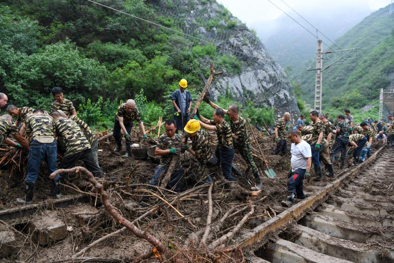 The unbreakable "dam" - dedicated to the brave pioneers who have devoted themselves to flood control and disaster relief. August 2nd | Bus. " From August 1st | Dam