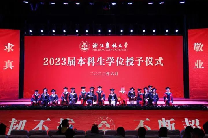 The student's reaction was bright. The principal "threw away" the 3500 word speech, and the graduation ceremony was held by the school | ceremony | student