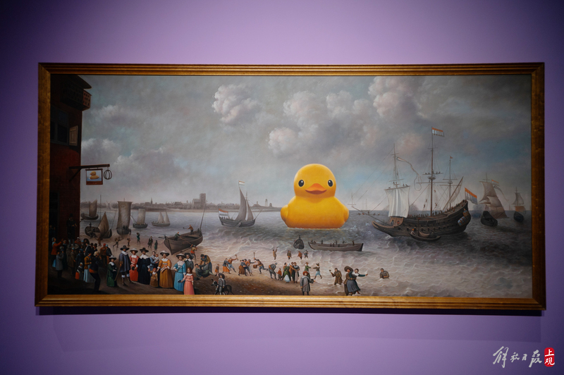 The "Yellow Duck" is enjoying a cool summer with the children at the art museum, and the summer vacation season is coming. The art museum | People | Coolness