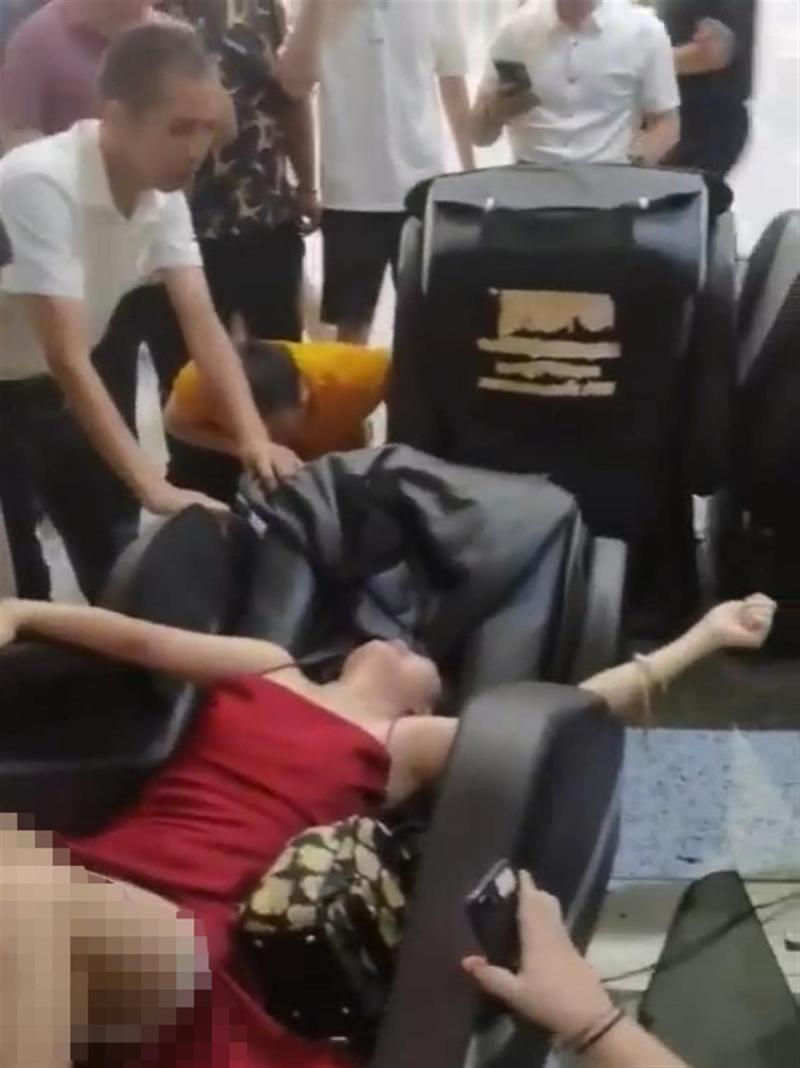重庆西站：多个按摩椅遭人为破坏,女乘客长发被卷进按摩椅带着哭腔呼救新闻记者|按摩椅|长发