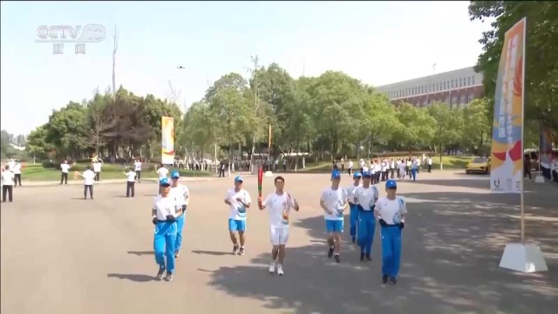 On the second day of the torch relay at Chengdu Station of the Chengdu Universiade, 121 torchbearers participated in the torch | Chengdu | Universiade