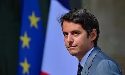 法国“政治神童”引争议,34岁当部长总统|马克龙|政治