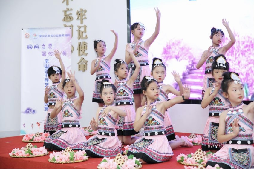 Art self-cultivation guidance integrated into summer daycare classes, learning folk songs, dances, and music together in Baoshan | Guidance | Folk Music